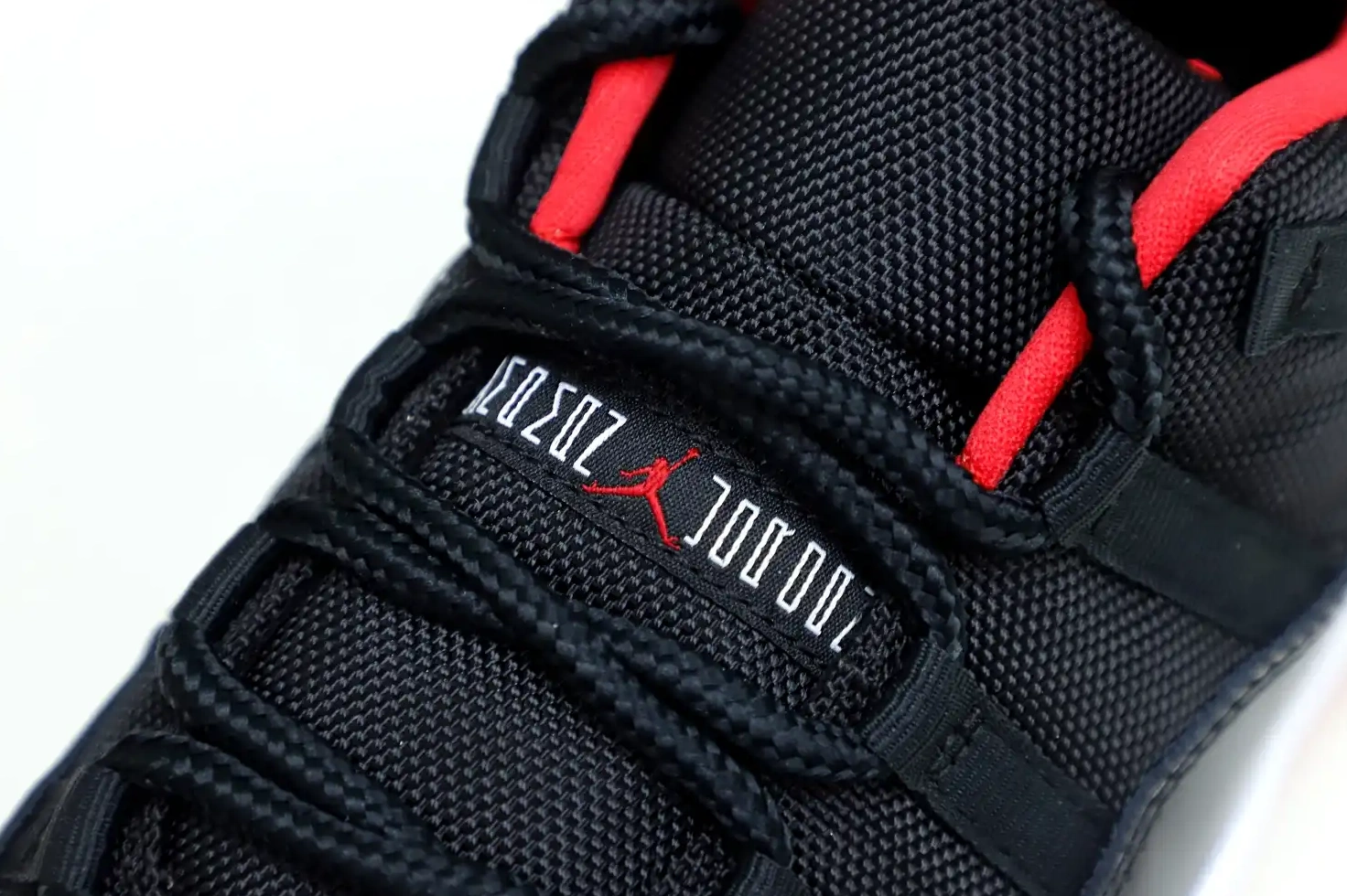 11 JORDAN Kimikick BRED RETRO AIR LOW 0424
